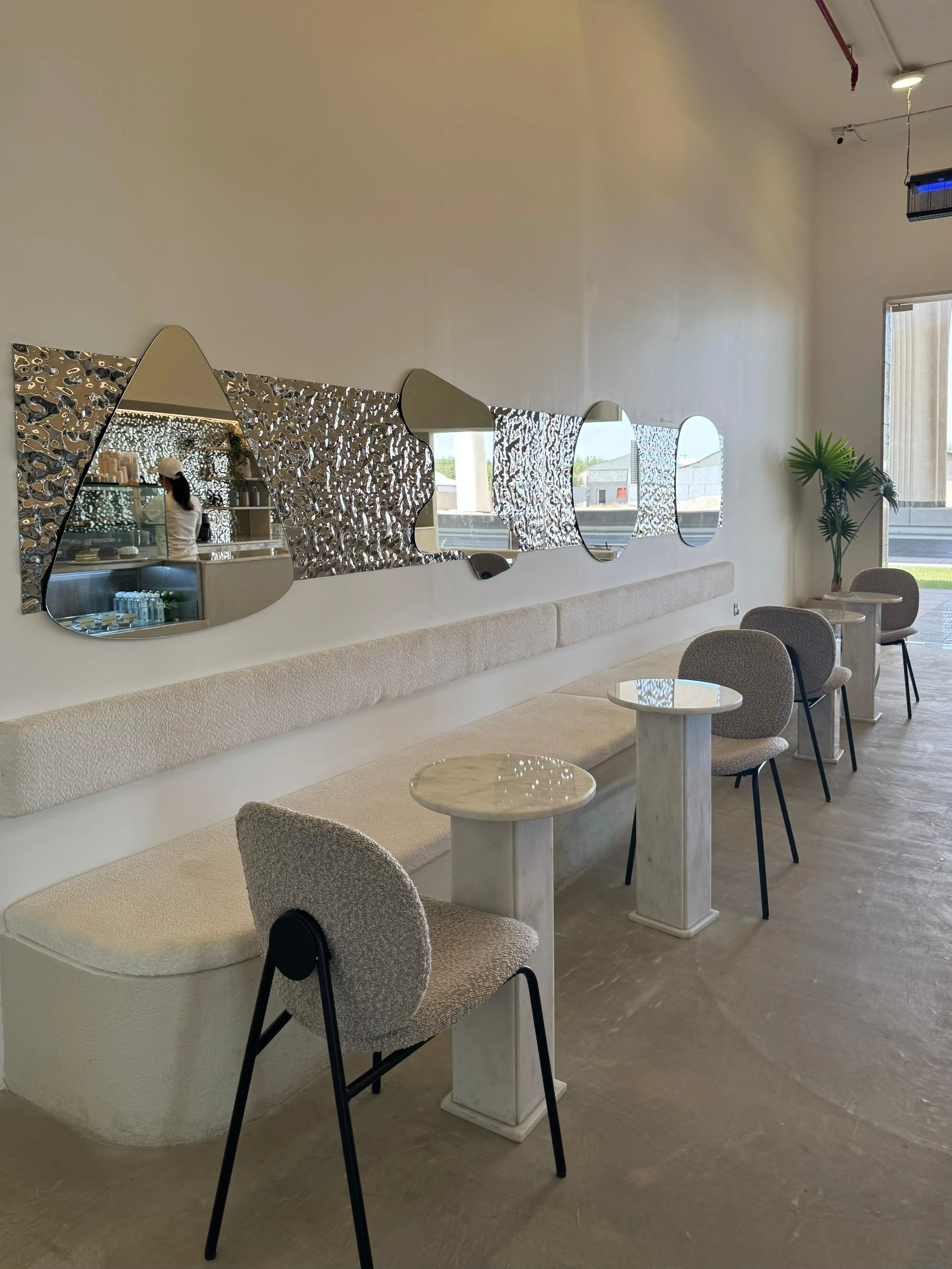 تصميم داخلي أنيق لـ Uppresso Cafe – كافيه حديث للشباب في الكويت