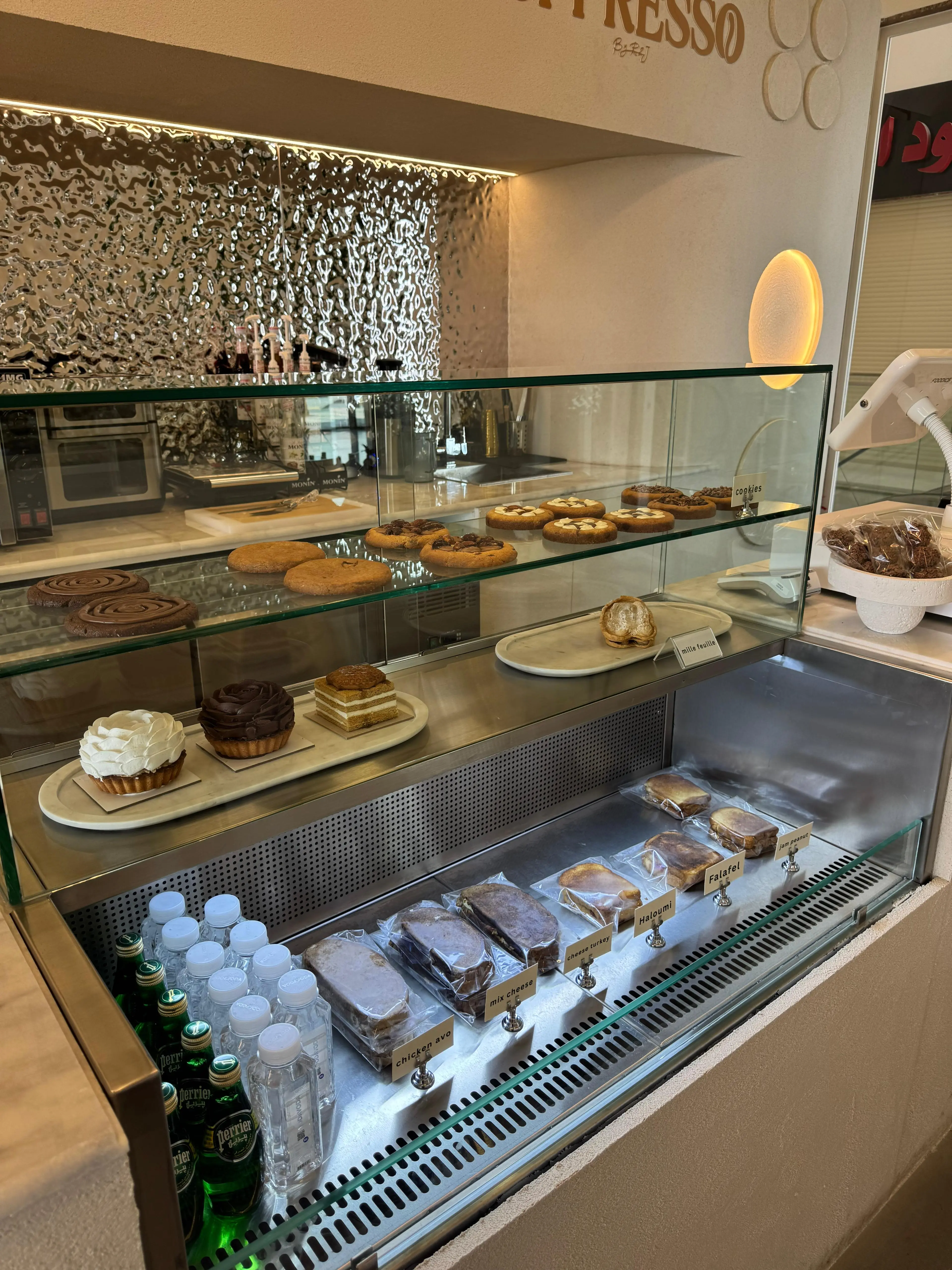 Uppresso Cafe – أجواء عصرية وديكور بسيط في الشويخ